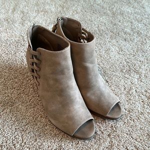 Women’s Tan Suede Wedges - Size 8